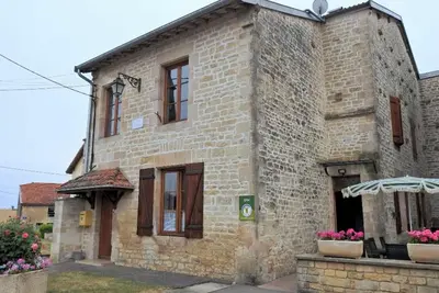 Image de Gîte familial avec cour et terrain clos au cœur de Ferrière-et-Lafolie, proche Mairie et autoroute A5.