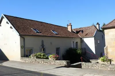 Image de Gîte paisible avec 2 chambres et cour, au-dessus de la mairie, près de Langres