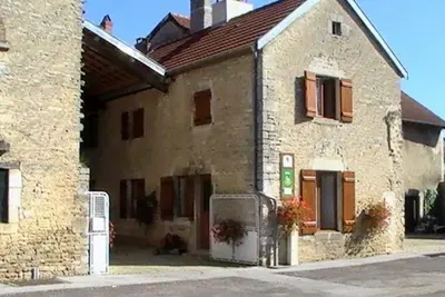 Image de Charmant Gîte Rénové avec Cour Close, 2 Chambres, à Aubepierre-sur-Aube