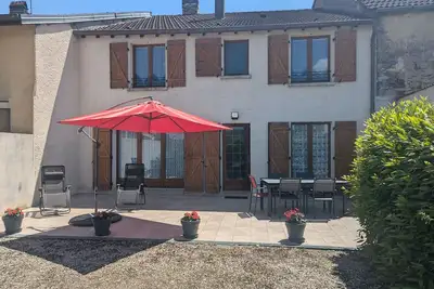 Image de Évasion champêtre : Maison spacieuse avec terrasse, proche sites historiques et thermes
