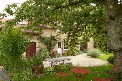 Image de Maison indépendante avec grand parc arboré, proche de la nature et des lacs