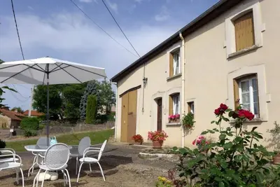Image de Gîte rénové avec charme, garage et vélos à disposition