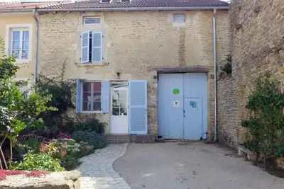 Image de Gîte familial rénové, jardin avec jeux, terrasse, proche circuits randonnée, 7 pers + 2 bébés