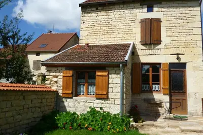 Image de Maison Authentique avec Jardin Clos et Parking Privé à Pont-la-Ville