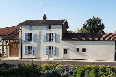 Image de Charmant Gîte à Pans de Bois près du Lac du Der – Jardin Privatif et Activités Nautiques