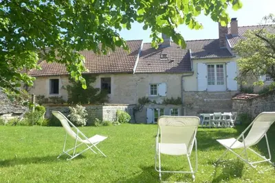Image de Retraite Nature avec Cheminée et Jardin dans le Parc National de Forêts