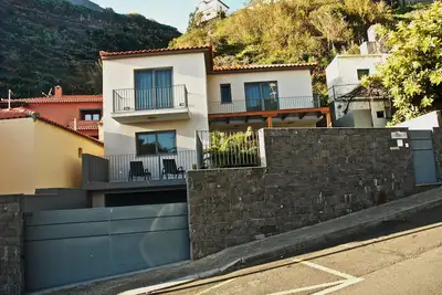 Image de Casa da Praia Calheta - Moradia
