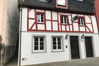 Image de Luxurious, feel-good half-timbered house with a terrace and a view of the vineyards