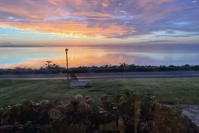 Image de The Beachfront Sunrise Chateau!