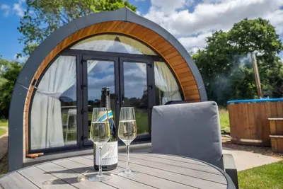 Swallowtail - sleeps 2 guests  in 1 bedroom