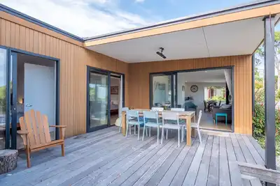 Image de Beautiful sunny home close to the beach