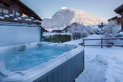 Image de Flambant Neuf! Emplacement Parfait! Spa! Chalet de standing, 8 à 10 couchages