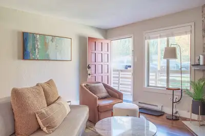 Image de Nature Lovers Retreat w/ Beautiful Mountain Views!