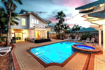 Image de SunBelievable-GolfCartDeals-PrivatePool-GameRoom