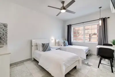 Image de Best location by the Beach! Free WiFi - Tv - All amenities