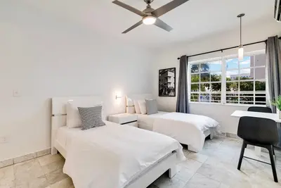 Image de Best location by the Beach! Free WiFi - Tv - All amenities