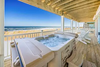 Image de Summer Savings - Oceanfront Home w/ Hot Tub, Elevator, Game Room, and Cmty Pool
