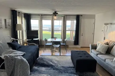 Image de Free night! Aug4-8 or 11-14 book 3 or4 nights get 1 free First floor condo!