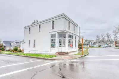 Image de Unique, historic home in walk-able, Hallmark style town