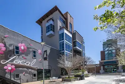 Image de “5 West” Luxury Condo on Historic Downtown Fayetteville Square 4500 sq ft