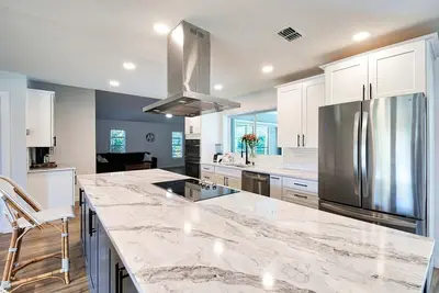Image de Recently remodeled treasure with private pool close to the beach!