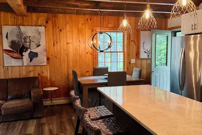 Image de Stylish Lakeside Cabin on Moosehead Lake Renovated Interior Sleeps 8-10