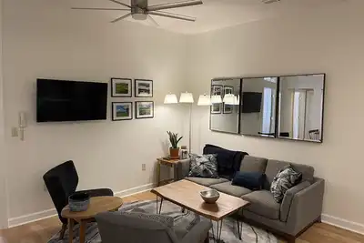 Image de Newly renovated 2br in downtown Staunton. Apt A