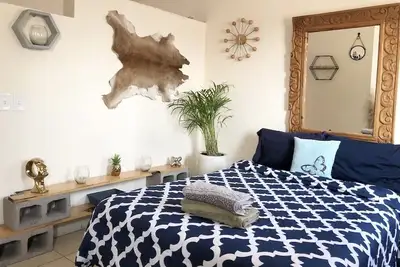 Image de Cozy & Lovely Studio! w\/ Disney+, Netflix & More! !