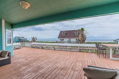 Image de Stunning beach views-100 steps to beach-Huge deck