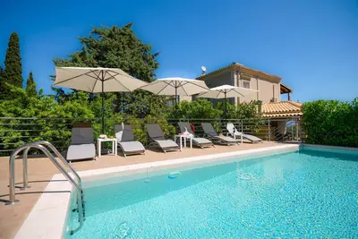 Image de Villa Natilia: Sunny pool, A\/C, nice views