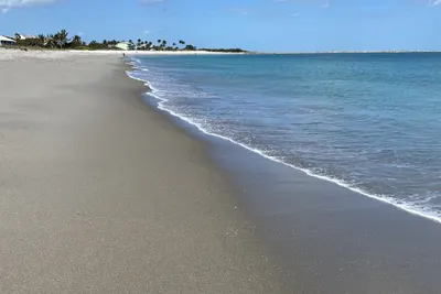 Image de Sailfish Beach House. Gorgeous! Feet from the beach. South Hutchinson Island 3/2