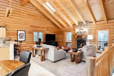 Image de Iconic Log Cabin Escape | Idaho Springs | Hot Tub