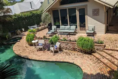 Coquille Cottage located in Historic Madisonville