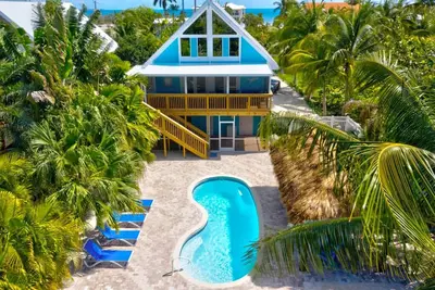 Image de P77 - Sombrero Beach - Pool home offering 3 bedrooms, private pool and deep. . .