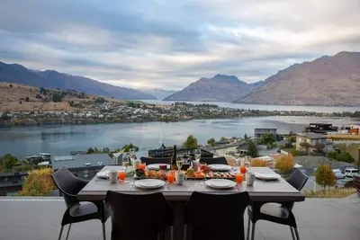 Image de Alpine Edge: Luxe Villa, Hot Tub, Bbq, A\/C