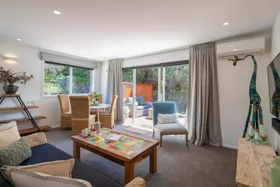 Image de Hillside Villa 4: Walk to Town, Free Parking & A/C