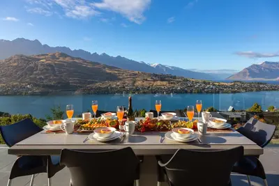 Image de Aurora Lodge: Luxe Alpine with Hot Tub, Bbq, A\/C