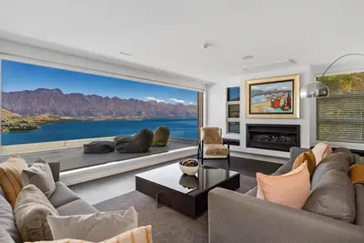 Image de Lordons Penthouse, Hot Tub, Bbq, Gas Fire, A/C