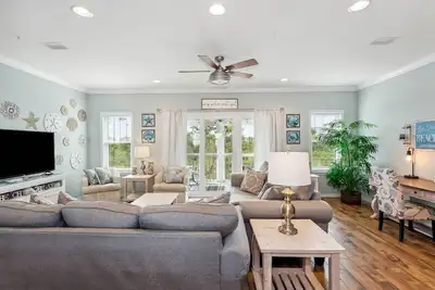 Image de Spacious townhouse| Walk or Bike to Pool or Beach| Pet Friendly| Free Golf| White Sugar Sand Beaches