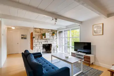 Image de Cool Mid-Century Bungalow!