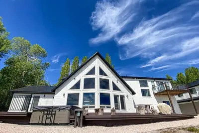 Image de Bear Foot Beach House-Beautiful Views on the Lake