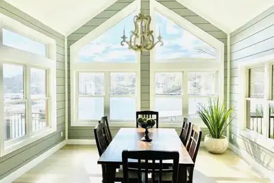 Image de Family Fun - Private Dock, Movie Room, and Calm Water!