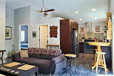 Image de Newer Home in Port Orange-Just 3 Miles to Beach-1 Small Dog Allowed-Fire Pit-Free Daily Activites!