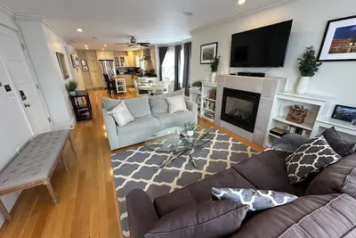 Image de Bright and Open 2 Bed 1 Bath (Dog Friendly) Apartment in Broadway Neighborhood