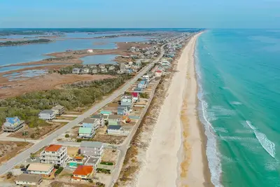 Image de Greentop Getaway – Views, Breeze & Beach