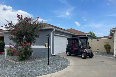 Image de Beautifully Decorated Dog Friendly Home Gas Golf Cart & Gas Bbq