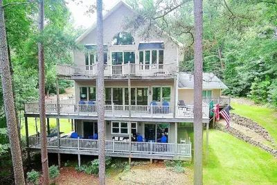 Image de Direct on Hartwell, Private Boat Dock, Near Boat Launch