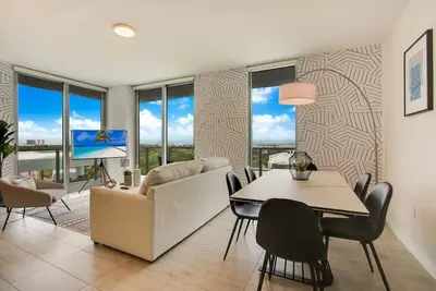 Image de Bayviews 2 Bdrm Miami Design Apt!