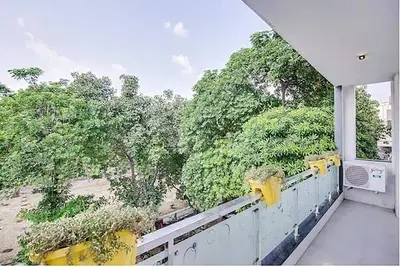 Image de Nuab House-3 Rms Fortis\/Max\/Paras\/Medanta\/Huda Met