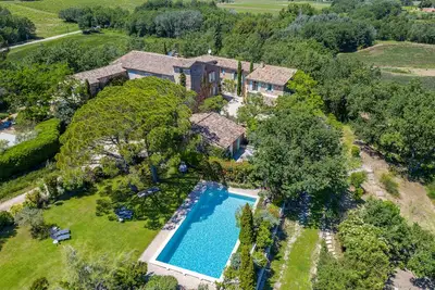Gîte Roussillon, mas provençal restauré à Roussillon, au calme, vue sur lavande